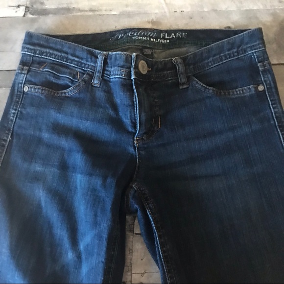 Tommy Hilfiger Freedom Flare Medium Wash Jeans -84 - Picture 2 of 5
